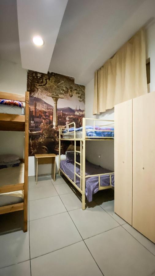 Fox Hostel Almatî Cameră foto